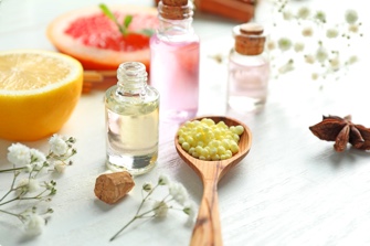 Khadi est spécialisée dans les soins capillaires, grâce à l'utilisation des ingrédients les plus naturels et efficaces issus de l'agriculture biologique.